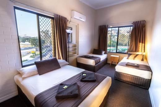 Kingsford Riverside Inn Brisbane Exterior photo